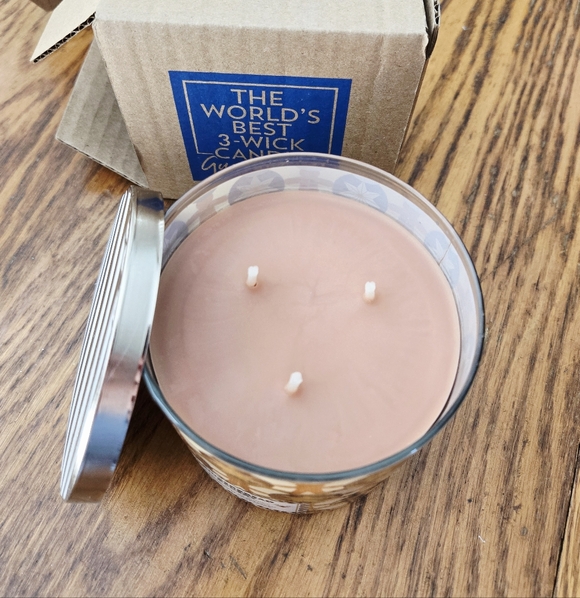 🛍BOGO 50% OFF🤎🫚🕯NWT‼️ Bath & Body Works "Gingerbread Bakery" 3-wick Candle - Picture 3 of 10